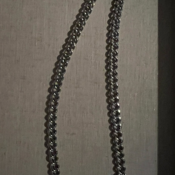 Elegant Silver Necklace with Clear Crystals - Picture 7 of 9